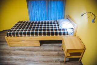 Хостелы Alina Hotel & Hostel Ужгород Односпальная кровать в общем номере-2