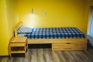 Хостелы Alina Hotel & Hostel Ужгород Односпальная кровать в общем номере-1