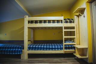 Хостелы Alina Hotel & Hostel Ужгород Односпальная кровать в общем номере-2