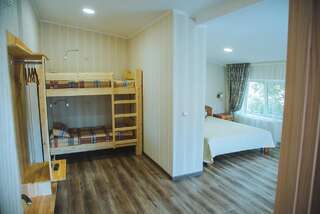 Хостелы Alina Hotel & Hostel Ужгород Семейный люкс-3